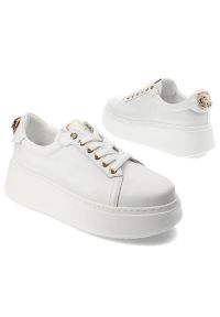 CheBello - Białe Sneakersy Chebello Modne Buty Damskie. Kolor: biały. Szerokość cholewki: normalna. Obcas: na obcasie. Wysokość obcasa: średni #7