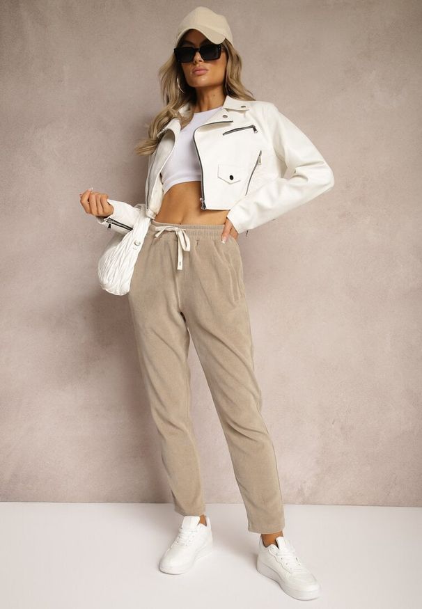 Renee - Ciemnobeżowe Spodnie Sztruksowe High Waist z Dodatkiem Bawełny i Gumką w Talii Jedela. Stan: podwyższony. Kolor: beżowy. Materiał: bawełna, sztruks