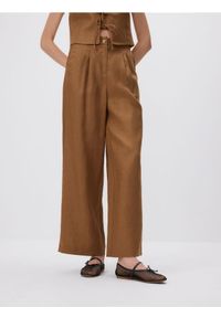Reserved - Lniane spodnie z zakładkami - brązowy. Kolor: brązowy. Materiał: len #1