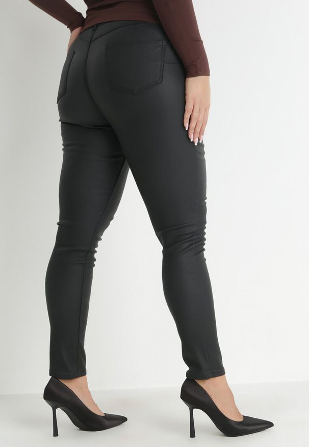Born2be - Czarne Spodnie Skinny Push Up Zami. Okazja: na co dzień. Kolekcja: plus size. Kolor: czarny. Wzór: aplikacja. Styl: elegancki, casual