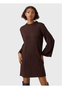 Vero Moda Sukienka dzianinowa Layla 10273088 Brązowy Regular Fit. Kolor: brązowy. Materiał: dzianina, syntetyk #1