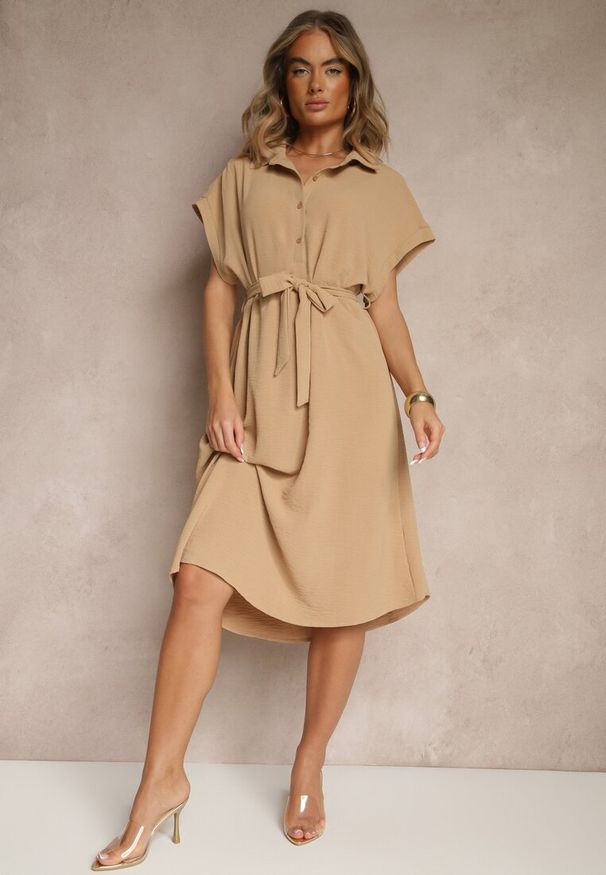 Renee - Jasnobrązowa Pudełkowa Sukienka z Bawełną i Paskiem Savorienne. Okazja: na co dzień. Kolor: brązowy. Materiał: bawełna. Styl: elegancki, casual