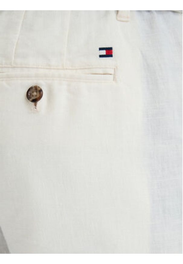 TOMMY HILFIGER - Tommy Hilfiger Chinosy Denton MW0MW42337 Biały Straight Fit. Kolor: biały. Materiał: len