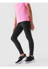 4f - Legginsy sportowe szybkoschnące dziewczęce - głęboka czerń. Kolor: czarny. Materiał: włókno. Styl: sportowy #1