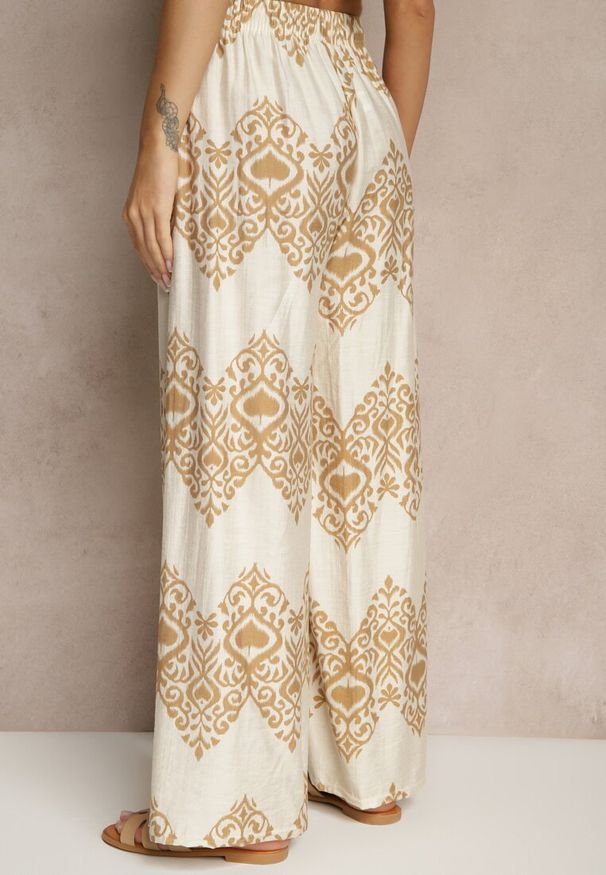 Renee - Beżowe Spodnie z Wiskozy o Szerokim Kroju High Waist ze Wzorem Boho Neolissea. Okazja: na co dzień, na spacer. Stan: podwyższony. Kolor: beżowy. Materiał: wiskoza. Sezon: lato. Styl: boho