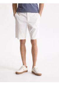Reserved - Szorty regular z lyocellem - biały. Kolor: biały. Materiał: tkanina