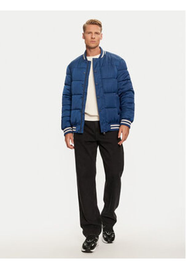 Guess Kurtka bomber M4BL31 WGJ92 Niebieski Regular Fit. Kolor: niebieski. Materiał: syntetyk