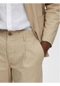 Selected Homme Chinosy 16088515 Beżowy Regular Fit. Kolor: beżowy. Materiał: bawełna #3