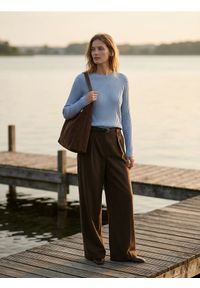 Sinsay - Klasyczny prążkowany sweter - błękitny. Kolor: niebieski. Materiał: prążkowany. Styl: klasyczny