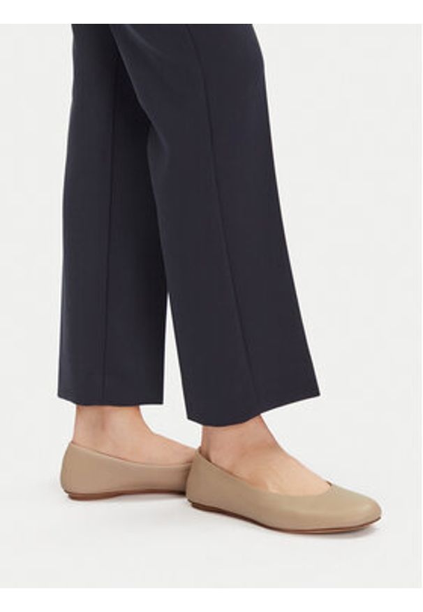 Weekend Max Mara Baleriny 2515521074600 Beżowy. Kolor: beżowy. Materiał: skóra