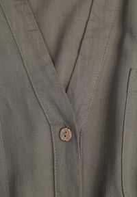 Born2be - Zielona Bawełniana Sukienka Koszulowa w Stylu Safari z Wiązanym Paskiem Atusea. Okazja: na co dzień. Typ kołnierza: typu klepsydra. Kolor: zielony. Materiał: bawełna. Typ sukienki: koszulowe. Styl: casual, elegancki #2