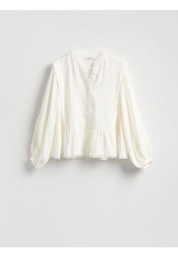 Reserved - Bluzka z modalem - złamana biel. Materiał: tkanina