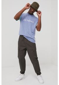 New Balance spodnie męskie kolor zielony gładkie. Kolor: zielony. Materiał: bawełna. Wzór: gładki