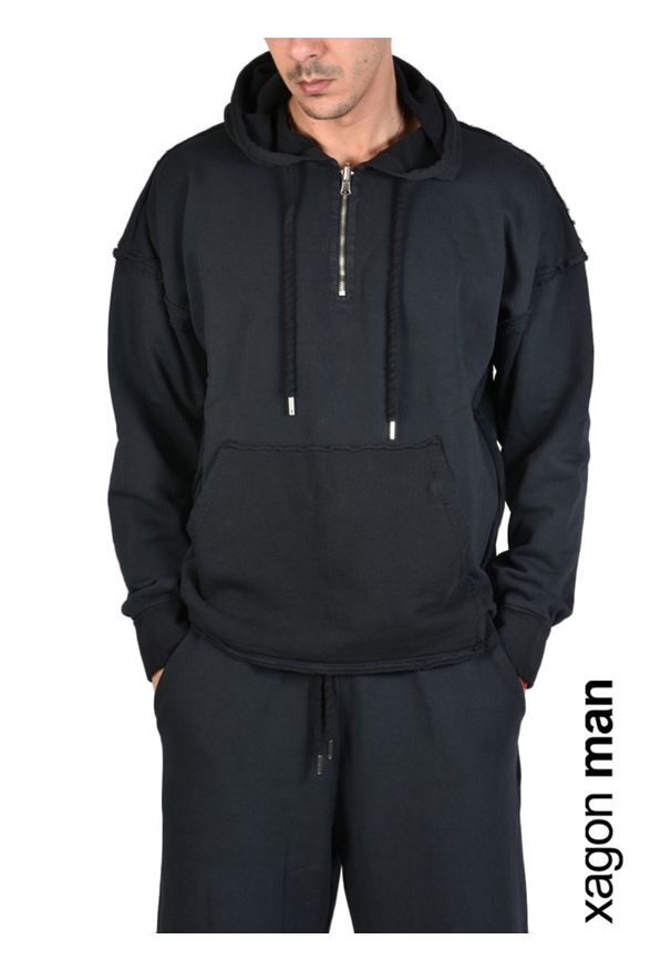 Xagon Man Bluza | P2108 1J 21005 | Mężczyzna | Czarny. Okazja: na co dzień. Typ kołnierza: kaptur. Kolor: czarny. Materiał: bawełna. Wzór: aplikacja. Styl: casual