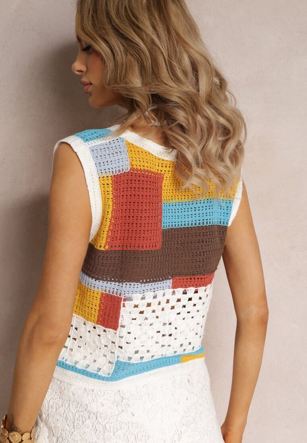 Renee - Biało-Niebieski Top z Bawełnianej Dzierganej Tkaniny Zapinany na Guziki Kawayne. Kolor: biały. Materiał: tkanina, bawełna, dziergany. Styl: boho