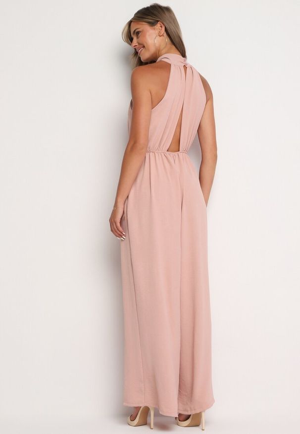 Born2be - Różowy Kombinezon o Taliowanym Kroju Bez Rękawów Rivassina. Kolor: różowy. Długość rękawa: bez rękawów. Długość: długie