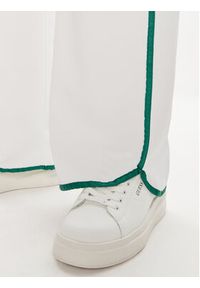 Guess Spodnie dresowe V4GB02 KBFB2 Zielony Regular Fit. Kolor: zielony. Materiał: syntetyk #5