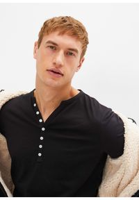 bonprix - Shirt z dekoltem henley, z bawełny organicznej, Slim Fit. Typ kołnierza: typu henley. Kolor: czarny. Materiał: bawełna. Długość rękawa: długi rękaw. Długość: długie #2