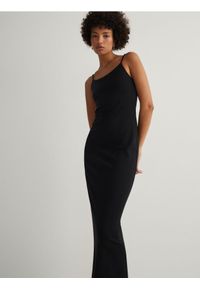 Reserved - Dzianinowa sukienka midi - czarny. Kolor: czarny. Materiał: dzianina. Długość: midi