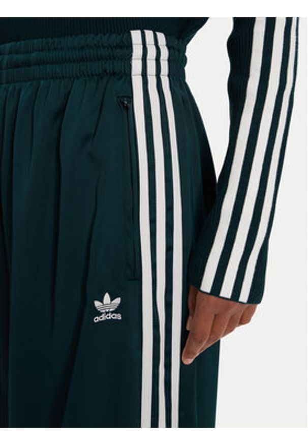Adidas - adidas Spodnie dresowe adicolor Satin JV7511 Zielony Wide Leg. Kolor: zielony. Materiał: syntetyk