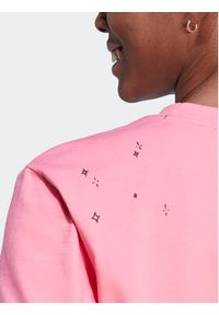Adidas - adidas T-Shirt IJ8742 Różowy Loose Fit. Kolor: różowy. Materiał: bawełna #8