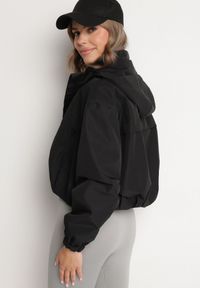 Born2be - Czarna Kurtka Wiatrówka o Kroju Oversize Natilessa. Okazja: na spacer, na co dzień. Kolor: czarny. Materiał: jeans. Długość rękawa: długi rękaw. Długość: długie. Sezon: wiosna. Styl: casual #4