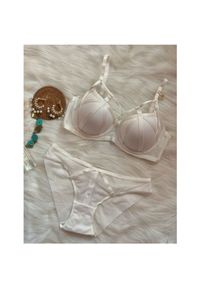 Intica - Komplet bielizny z paseczkami na romantyczne wieczory Shala. Kolor: biały. Materiał: materiał