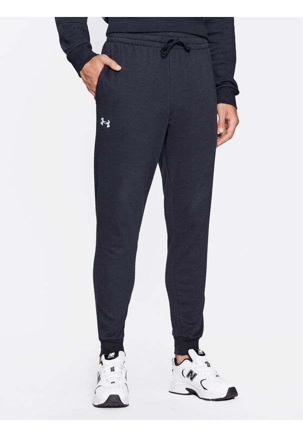 Under Armour Spodnie dresowe Ua Rival Fleece Joggers 1379774 Czarny Loose Fit. Kolor: czarny. Materiał: bawełna