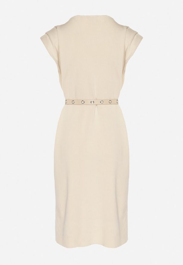 Born2be - Beżowa Sukienka z Wiskozą o Pudełkowym Kroju z Paskiem z Klamrą Polliviera. Okazja: na co dzień. Kolor: beżowy. Materiał: wiskoza. Styl: casual, elegancki