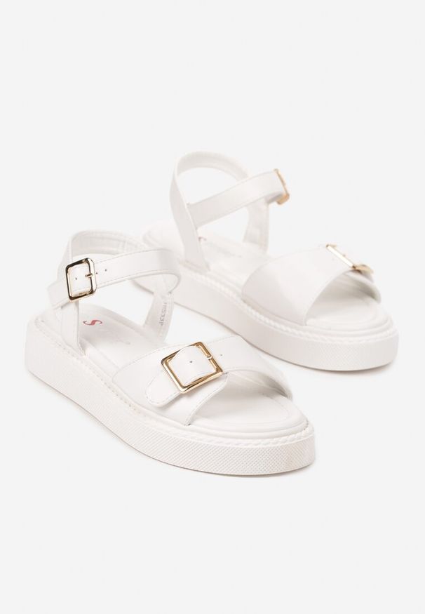 Renee - Białe Sandały na Grubej Podeszwie Zapinane na Sprzączki Ulosindia. Okazja: na co dzień. Zapięcie: sprzączka. Kolor: biały. Materiał: jeans. Sezon: lato. Styl: casual