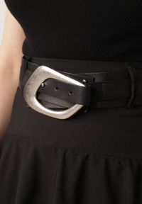 Born2be - Czarna Rozkloszowana Spódnica z Ozdobnym Paskiem i Asymetrycznym Dołem Pillen. Okazja: na co dzień, do pracy. Kolor: czarny. Materiał: skóra. Długość: długie. Styl: casual, elegancki #8