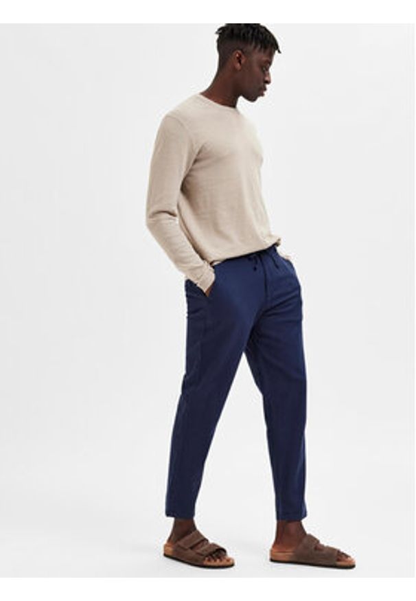 Selected Homme Chinosy 16087636 Granatowy Slim Tapered Fit. Kolor: niebieski. Materiał: bawełna