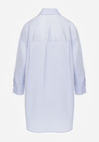 Born2be - Niebieska Bawełniana Koszula Oversize z Biżuteryjnymi Guzikami Adrearina. Okazja: na co dzień, do pracy, na spotkanie biznesowe. Kolor: niebieski. Materiał: bawełna. Styl: klasyczny, casual, biznesowy, elegancki #4