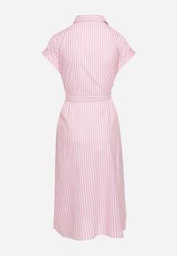 Born2be - Różowa Bawełniana Sukienka Koszulowa z Materiałowym Paskiem w Talii Nelarinda. Typ kołnierza: kołnierzyk klasyczny. Kolor: różowy. Materiał: bawełna, materiał. Typ sukienki: koszulowe. Styl: elegancki, klasyczny #4