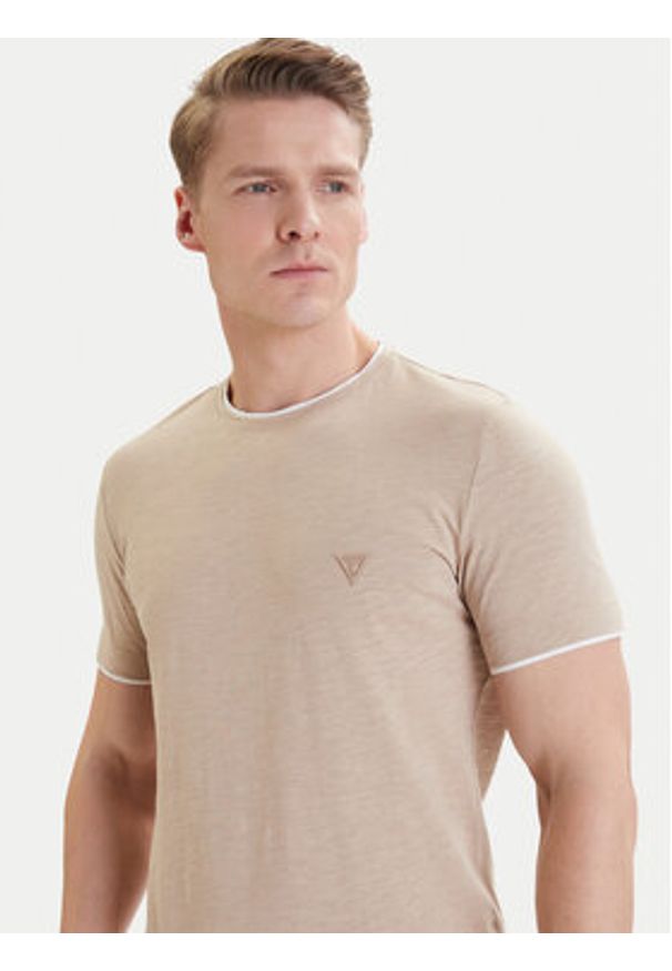 Guess T-Shirt F6GI06 K6XN4 Beżowy Slim Fit. Kolor: beżowy. Materiał: bawełna