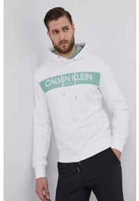Calvin Klein - Bluza bawełniana. Okazja: na co dzień. Kolor: biały. Materiał: bawełna. Wzór: nadruk. Styl: casual #1
