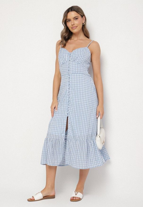 Born2be - Niebieska Sukienka Rozkloszowana na Ramiączkach z Guzikami z Wiskozą Efrinelle. Okazja: na co dzień. Typ kołnierza: dekolt w kształcie V. Kolor: niebieski. Materiał: wiskoza. Długość rękawa: na ramiączkach. Typ sukienki: rozkloszowane. Styl: casual, elegancki