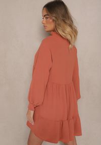 Renee - Pomarańczowa Rozkloszowana Sukienka Mini z Falbankami Atercja. Okazja: na co dzień. Typ kołnierza: kołnierz z falbankami. Kolor: pomarańczowy. Wzór: aplikacja. Styl: casual. Długość: mini #3