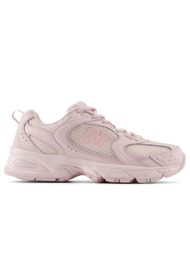 Buty unisex New Balance U530TBD – różowe. Kolor: różowy. Materiał: materiał, syntetyk. Szerokość cholewki: normalna. Sezon: lato. Sport: turystyka piesza