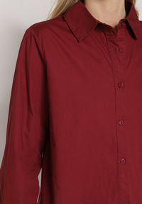 Born2be - Bordowa Bawełniana Koszula o Klasycznym Kroju Liadovia. Okazja: na co dzień. Typ kołnierza: kołnierzyk klasyczny. Kolor: czerwony. Materiał: bawełna. Styl: klasyczny #4