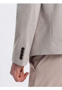 Ombre Clothing - Melanżowa męska marynarka z dodatkiem rayonu ze stójką – beżowy melanż V3. Okazja: na co dzień. Typ kołnierza: kołnierzyk stójkowy. Kolor: beżowy. Materiał: tkanina, skóra, zamsz, poliester, materiał. Wzór: melanż. Styl: klasyczny, casual #10