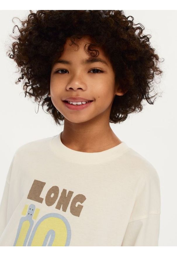 Reserved - Bawełniany t-shirt - złamana biel. Materiał: bawełna