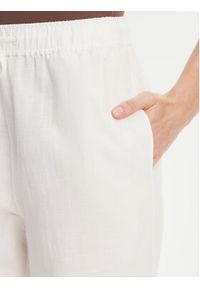 Mustang Spodnie materiałowe Tuscaloosa 1016583 Biały Wide Fit. Kolor: biały. Materiał: bawełna #4
