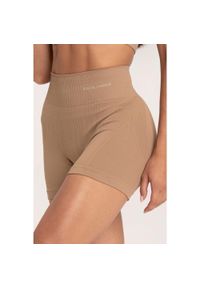 GYM GLAMOUR - Spodenki fitness damskie Gym Glamour push up 2.0. Kolor: brązowy. Sport: fitness