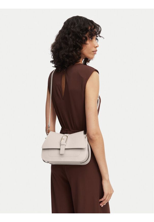 Furla Torebka Flow M WB00996 BX2045 BG 4556S Écru. Kolor: kremowy. Materiał: skórzane