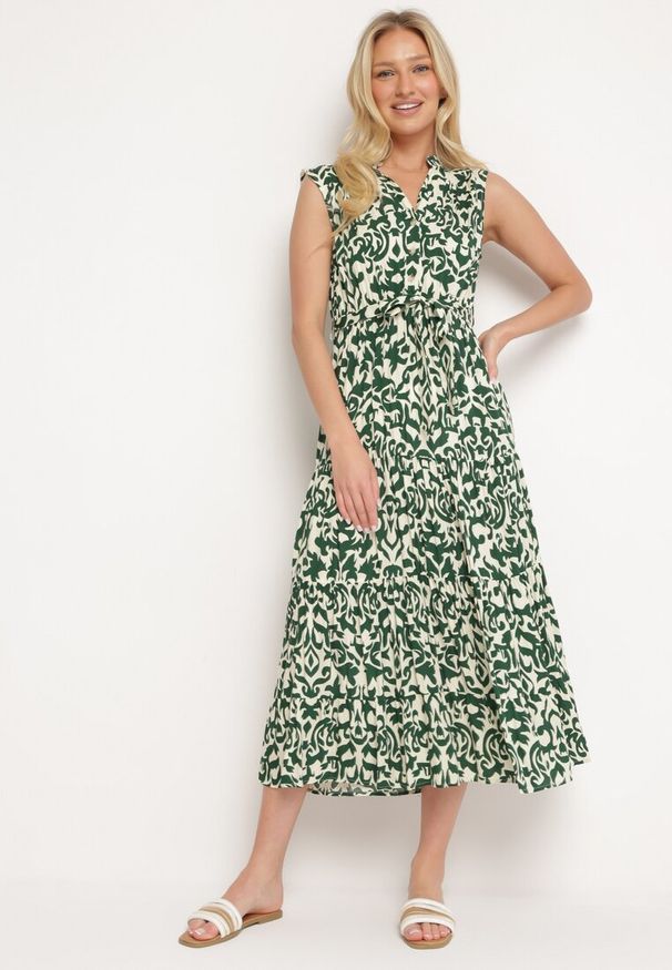 Born2be - Zielona Wiskozowa Sukienka z Gumką w Pasie Zapinana na Guziki z Materiałowym Paskiem Giselia. Okazja: na co dzień. Typ kołnierza: dekolt w serek. Kolor: zielony. Materiał: wiskoza, materiał. Długość rękawa: krótki rękaw. Styl: casual, elegancki