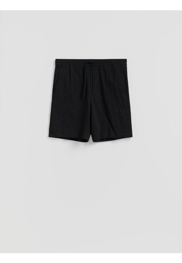 Reserved - Szorty loose fit - czarny. Kolor: czarny. Materiał: wiskoza, tkanina