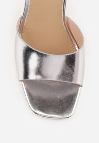 Renee - Srebrne Sandały VICES na Słupku i Grubej Podeszwie z Wkładką ze Skóry Naturalnej Adeia. Okazja: na urodziny, na wesele, na ślub cywilny, na imprezę. Zapięcie: pasek. Kolor: srebrny. Materiał: skóra. Sezon: lato. Obcas: na słupku. Styl: elegancki #8