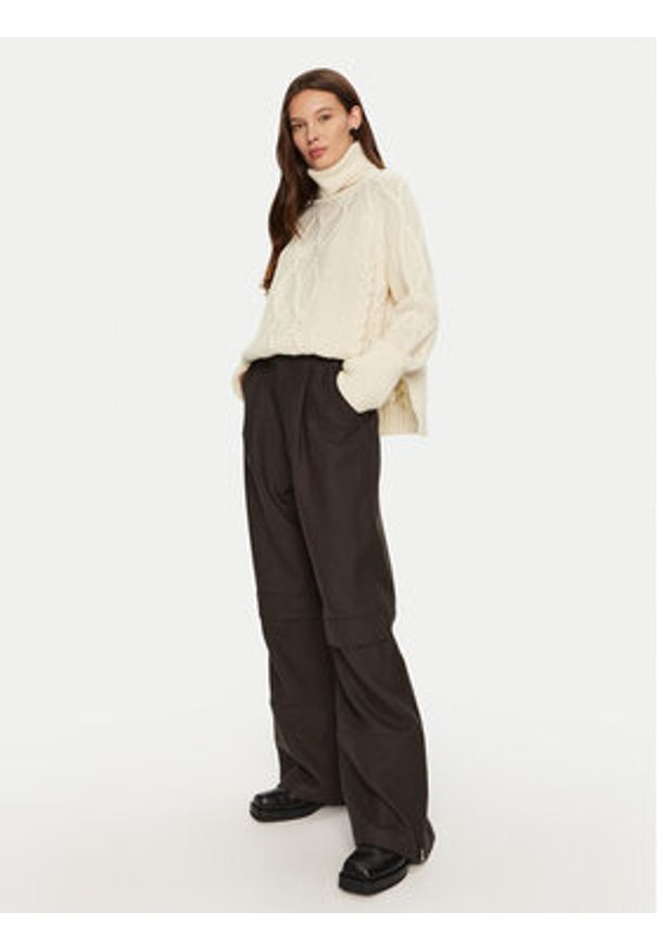 AMI PARIS Spodnie materiałowe FTR305.WV0018 Brązowy Relaxed Fit. Kolor: brązowy. Materiał: wełna