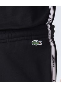 Lacoste - LACOSTE - Czarne spodnie dresowe z logowaną lamówką. Kolor: czarny. Materiał: dresówka. Wzór: haft #4